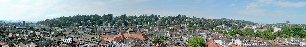 Panorama des Zentrums von St. Gallen, aufgenommen mit nördlicher Richtung vom Turm der Kirche St.Laurenzen